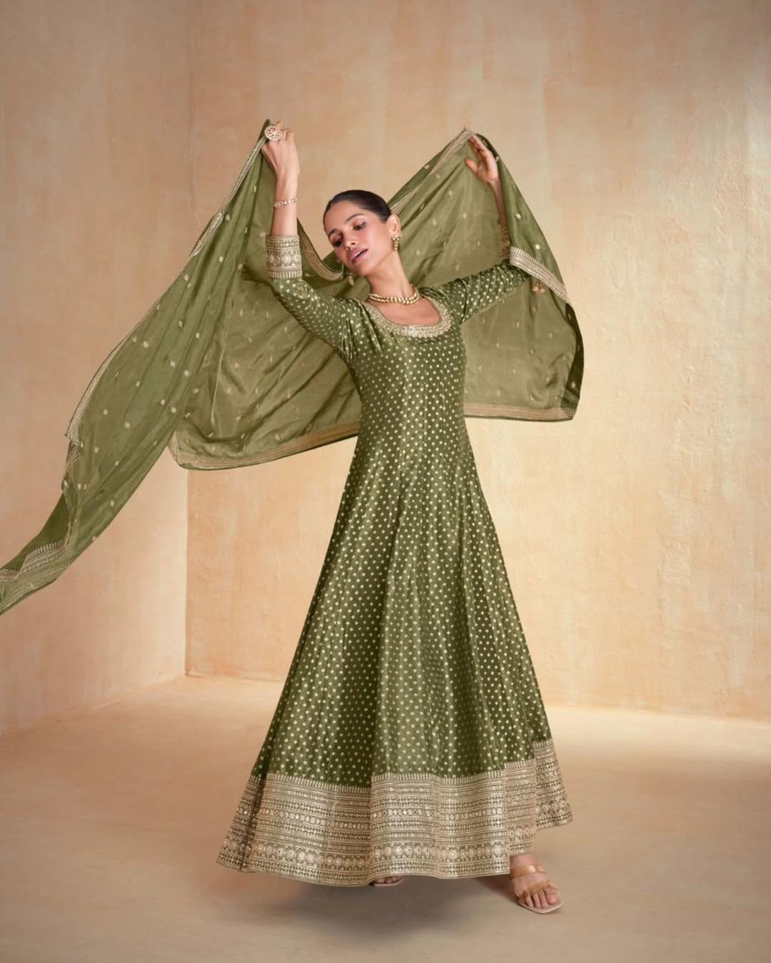 Raag-e-Riwaayat - Classic Organza Traditional Suit