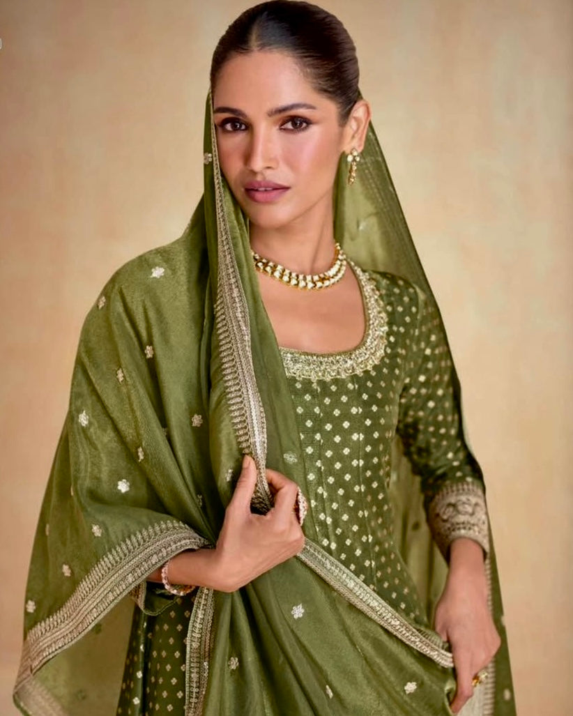 Raag-e-Riwaayat - Classic Organza Traditional Suit