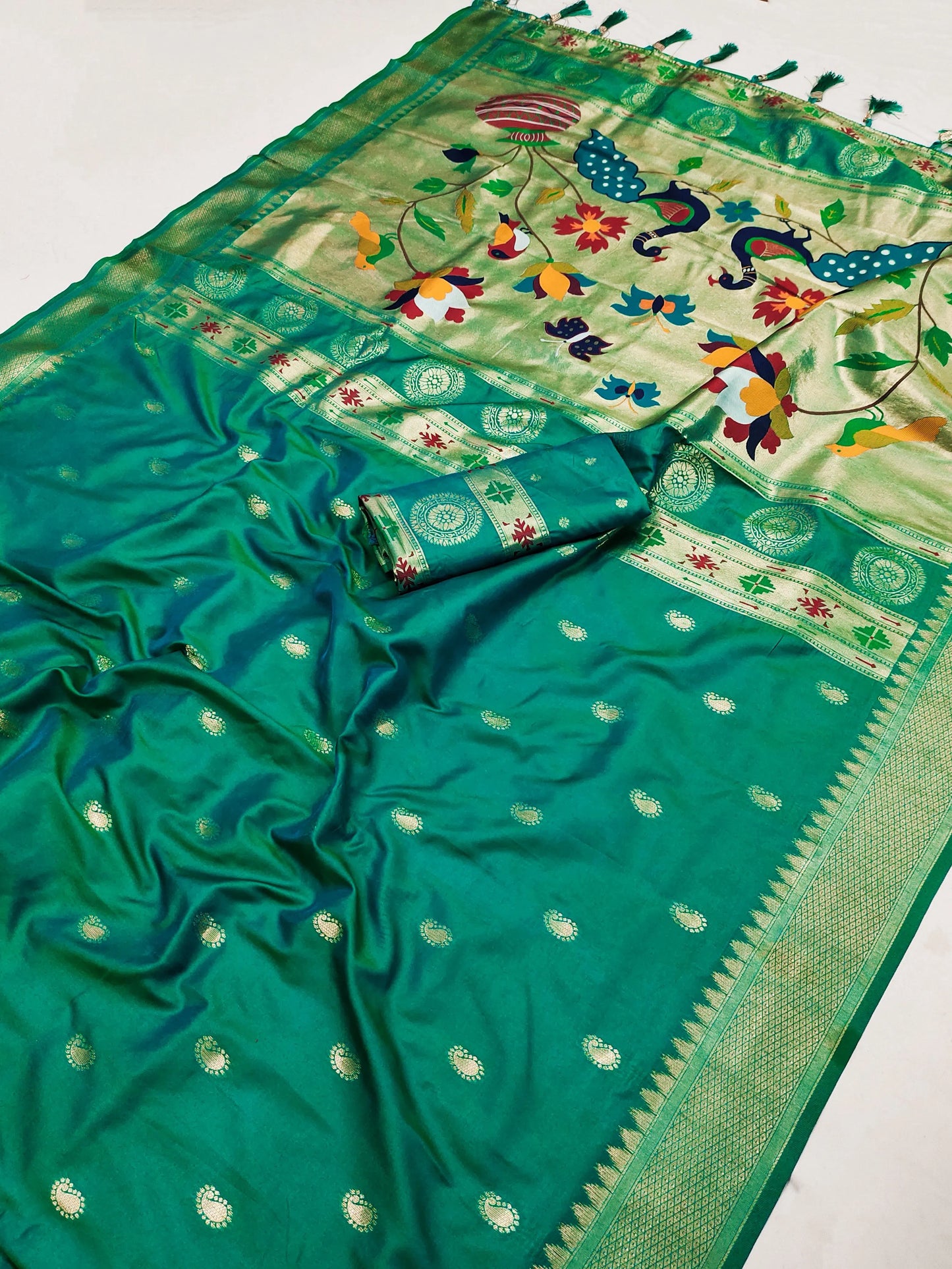 Regal Threads – Paithani Silk Saree with Zari Weaving & Peacock Pallu